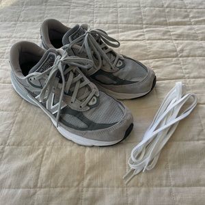 Women’s New Balance 990 V6 • Grey • Sz 8.5 Medium